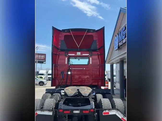 2020 VOLVO VNR64T300