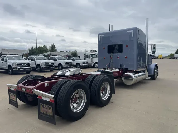 2023 Peterbilt 389