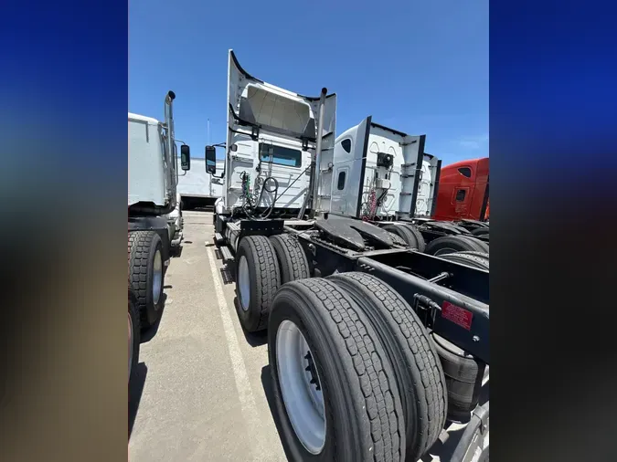 2019 VOLVO VNL64T-300