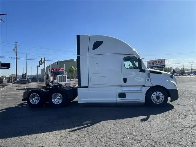 2020 FREIGHTLINER CA126