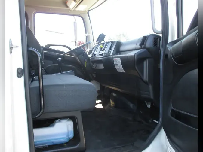 2017 HINO 338