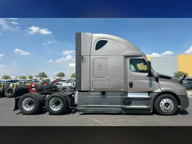 2021 Freightliner Cascadia 126