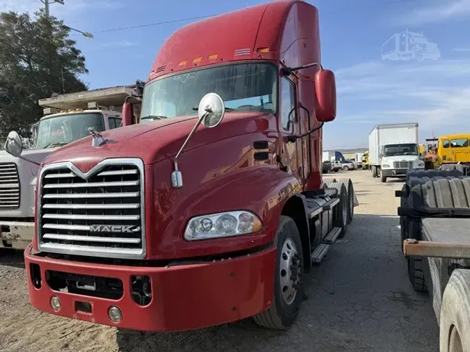 2017 MACK PINNACLE CXU613