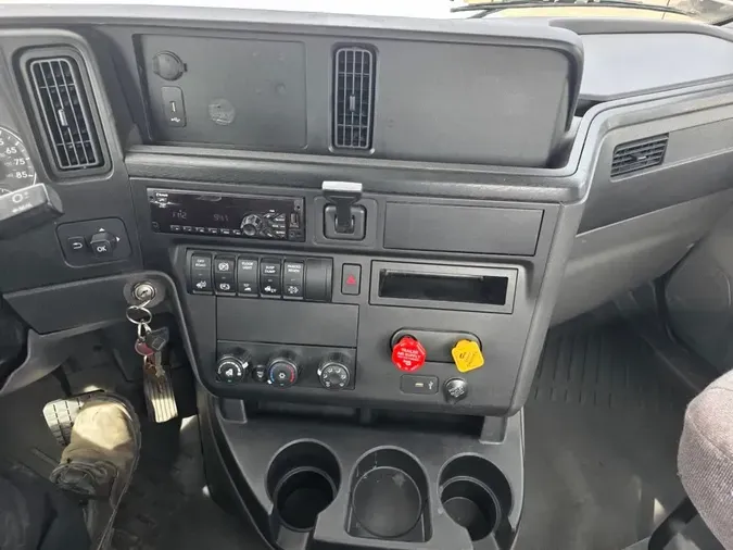 2019 NAVISTAR INTERNATIONAL RH613 DAYCAB S/A