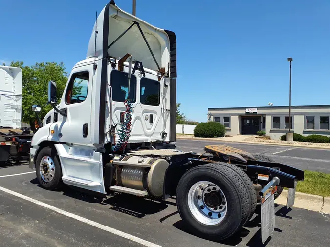 2016 FREIGHTLINER/MERCEDES CASCADIA 113