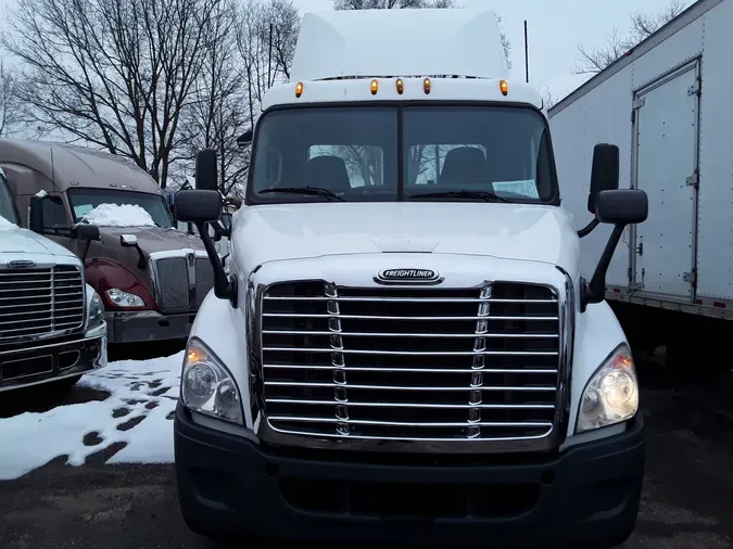 2015 FREIGHTLINER/MERCEDES CASCADIA 113