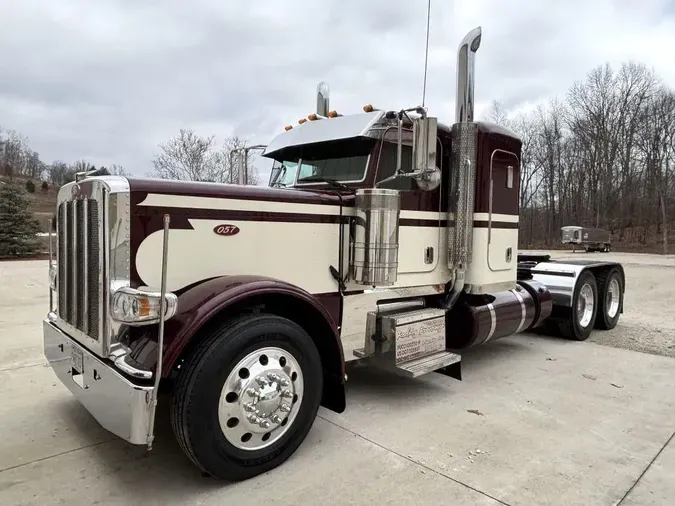 2023 Peterbilt 389