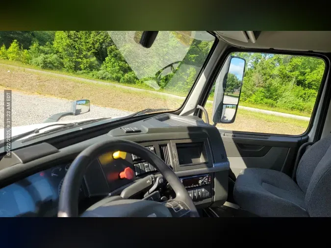 2018 Volvo VNL300