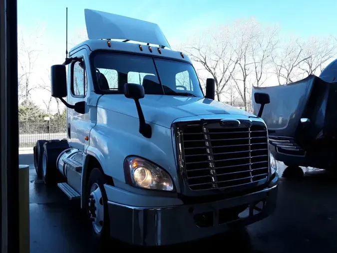 2019 FREIGHTLINER/MERCEDES CASCADIA 125814ae28a96d56c0c9881333075d41ce9