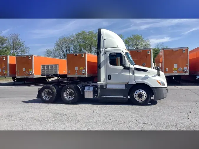 2020 Freightliner Cascadia 126