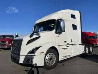 2023 VOLVO VNL64T760