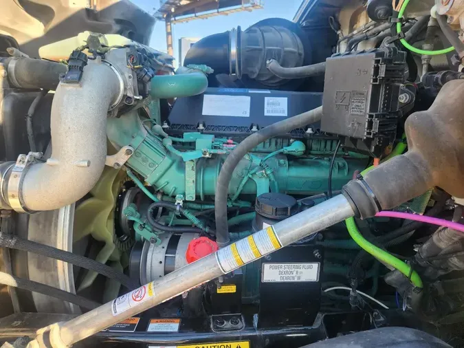 2022 VOLVO VNR64T640814edad99fb3fe692691910d3a78e106