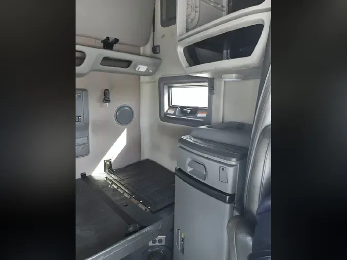 2024 VOLVO VNL64T760