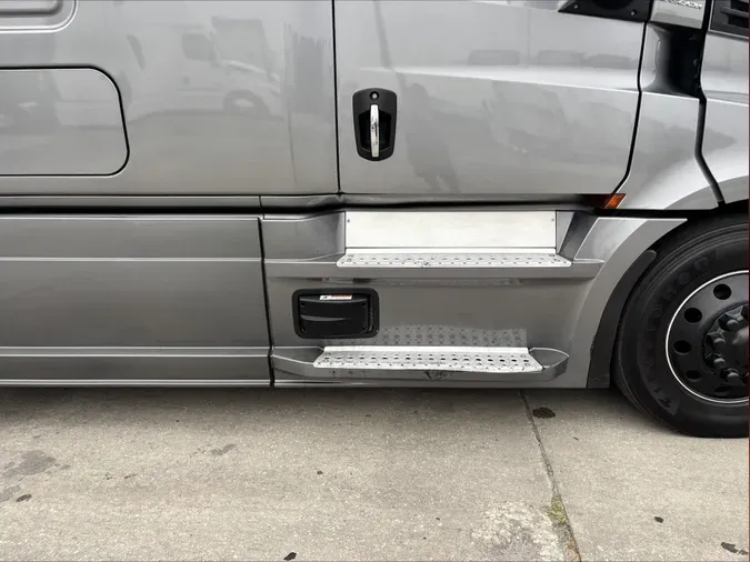 2024 Freightliner Cascadia 126