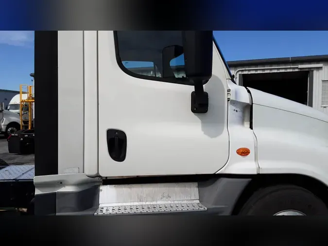 2019 Freightliner Cascadia 125