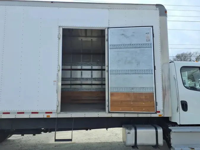 2019 FREIGHTLINER/MERCEDES M2 106