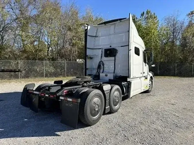 2021 VOLVO VNL64T740