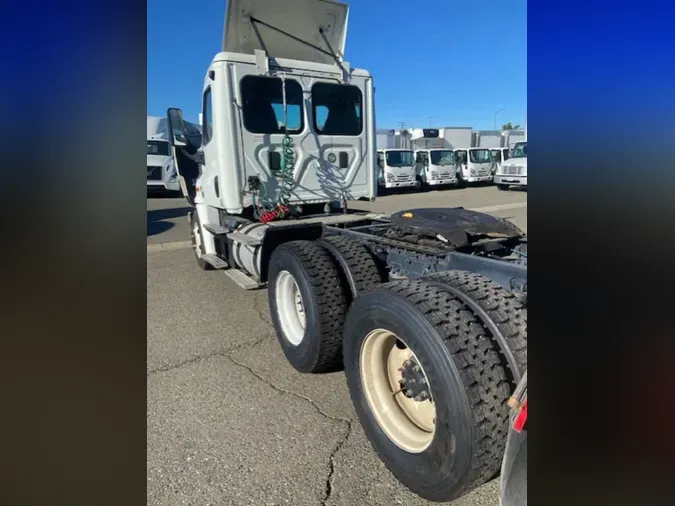 2016 FREIGHTLINER/MERCEDES CASCADIA 125815ad0f4bfc5359b4ffb0346cd57a521