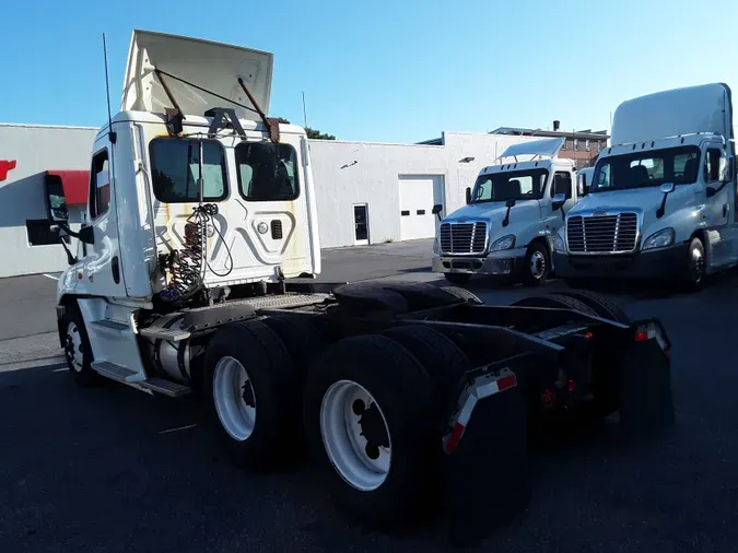 2016 FREIGHTLINER/MERCEDES CASCADIA 125