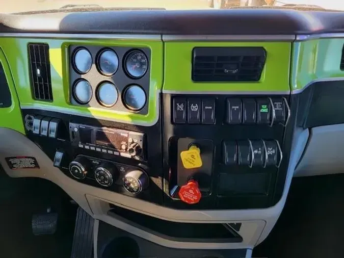 2022 Peterbilt 579815cf97055cb5fa53aa76a0657ddd047