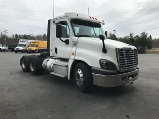 2018 FREIGHTLINER X12564ST