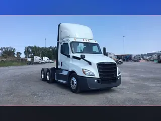 2020 Freightliner Cascadia 126