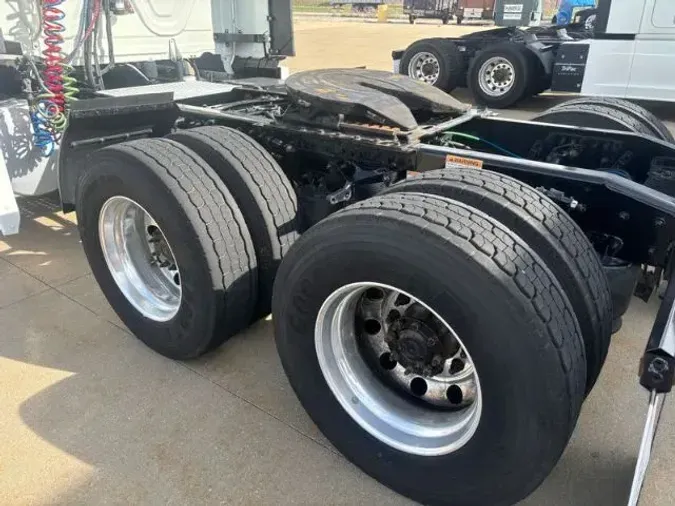 2020 Freightliner Cascadia 126