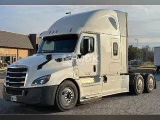 2020 FREIGHTLINER Cascadia 126