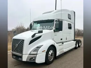 2023 VOLVO VNL64T860