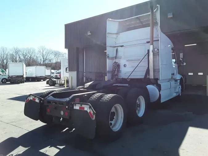 2020 VOLVO VNR64T-640