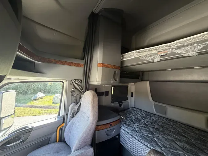 2022 International LT625