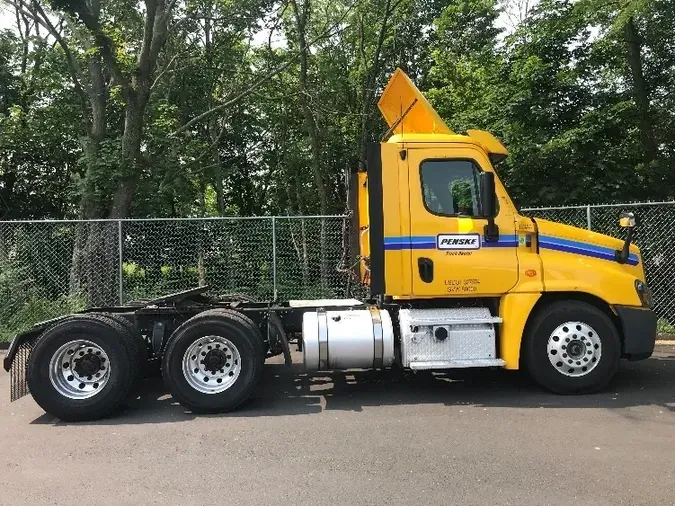 2018 Freightliner X12564ST