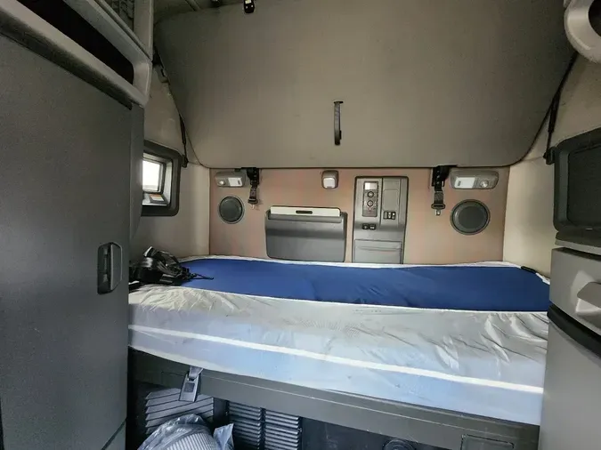 2021 VOLVO VNL64T74081737b6043ed8d4c37a296cdbf19cde7