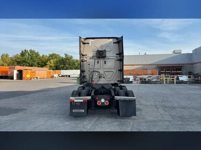 2022 Freightliner Cascadia 126