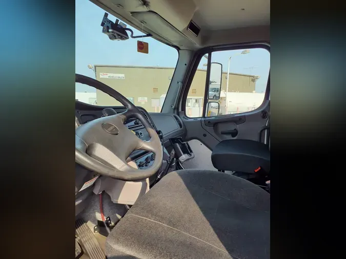 2018 FREIGHTLINER M2 106