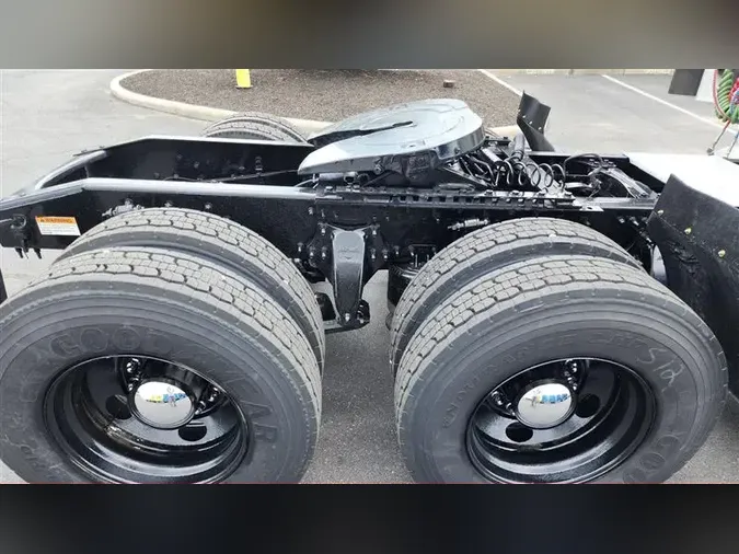 2020 FREIGHTLINER CA126