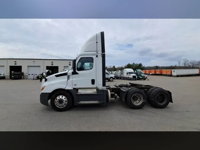 2020 Freightliner Cascadia 126
