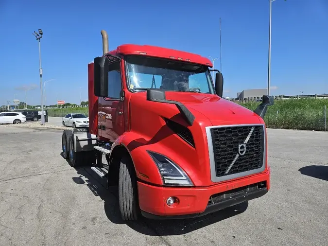 2019 VOLVO VNR64T300