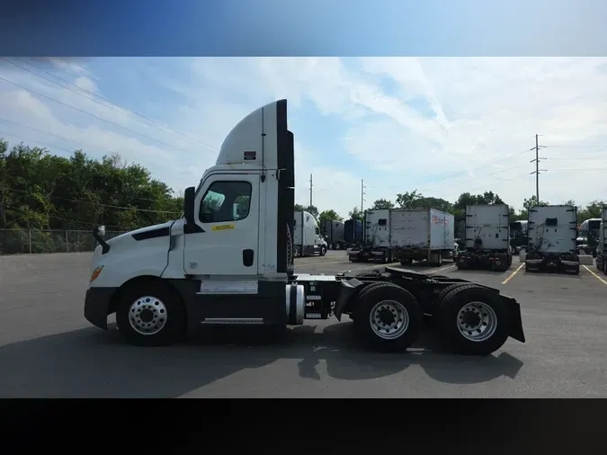 2020 Freightliner Cascadia 126