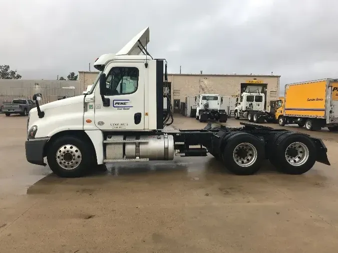 2018 Freightliner X12564ST