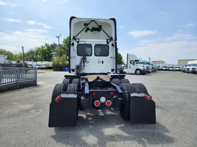 2018 FREIGHTLINER/MERCEDES CASCADIA 125
