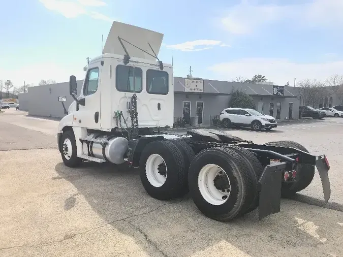 2018 Freightliner X12564ST