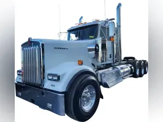 2026 Kenworth W900L