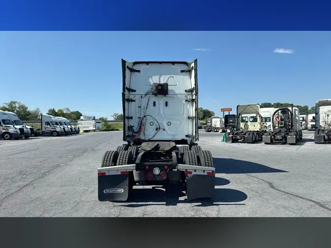 2023 Freightliner Cascadia 126