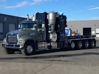 2019 MACK GR86F