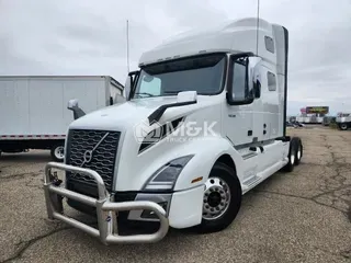 2023 VOLVO VNL64T760