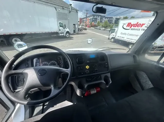 2017 FREIGHTLINER M2 106