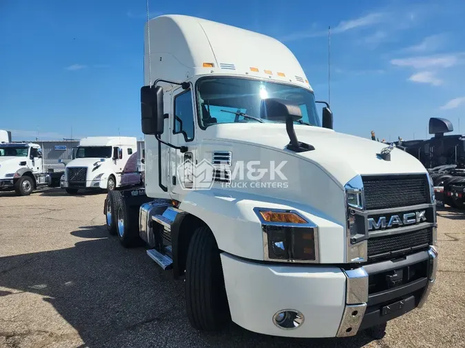 2021 MACK Anthem AN64T