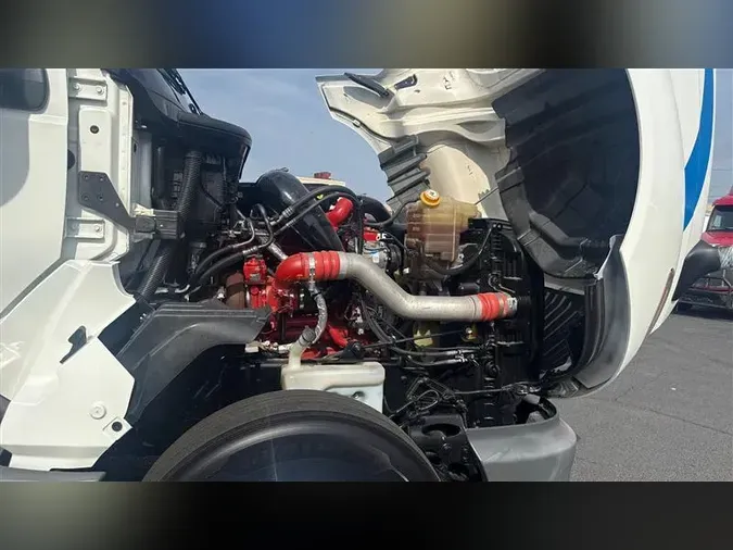 2021 INTERNATIONAL LT