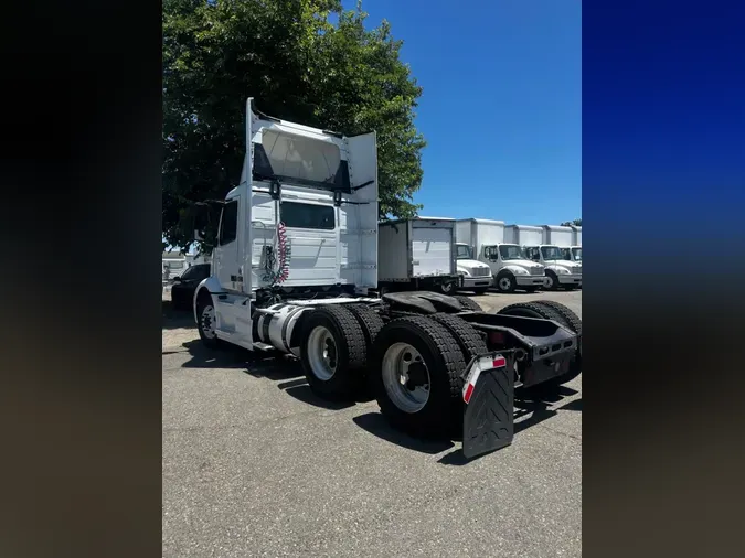 2018 VOLVO VNL64T-300